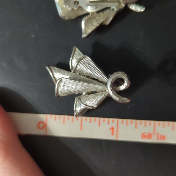 Vintage Silver Tone Fan Shape Clip On Statement Earrings - Picture 3 of 3
